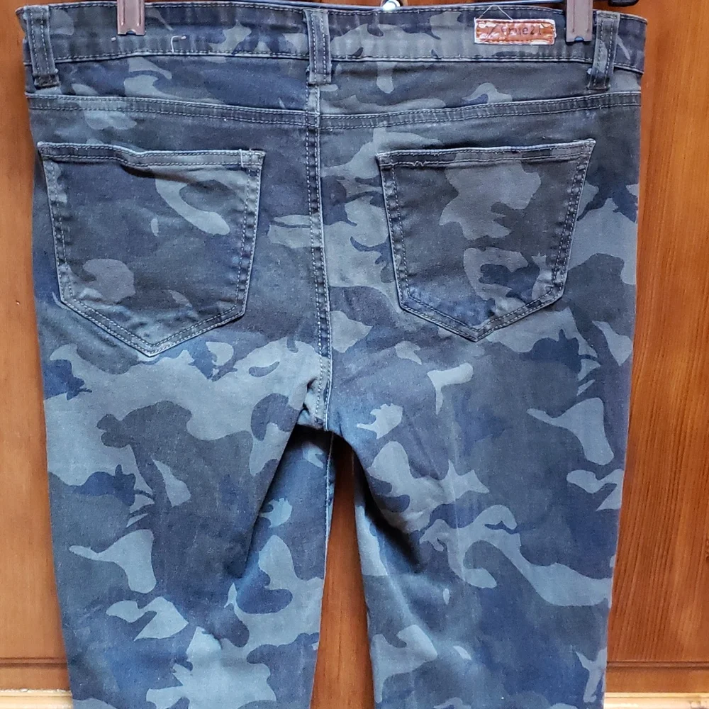 Rue21 Camo Skinny Pant - Picture 3 of 3